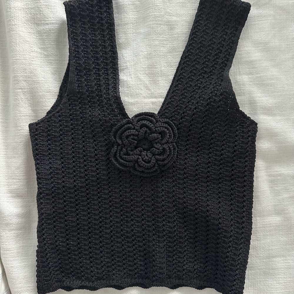 Massimo dutti knit black top with flower applique detail